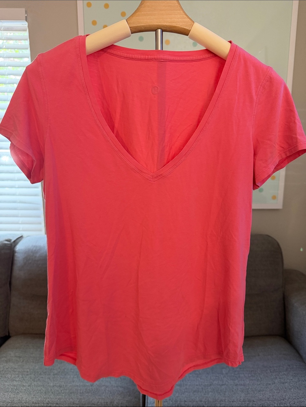 lululemon athletica Women's V-Neck Short Sleeve Top - Coral